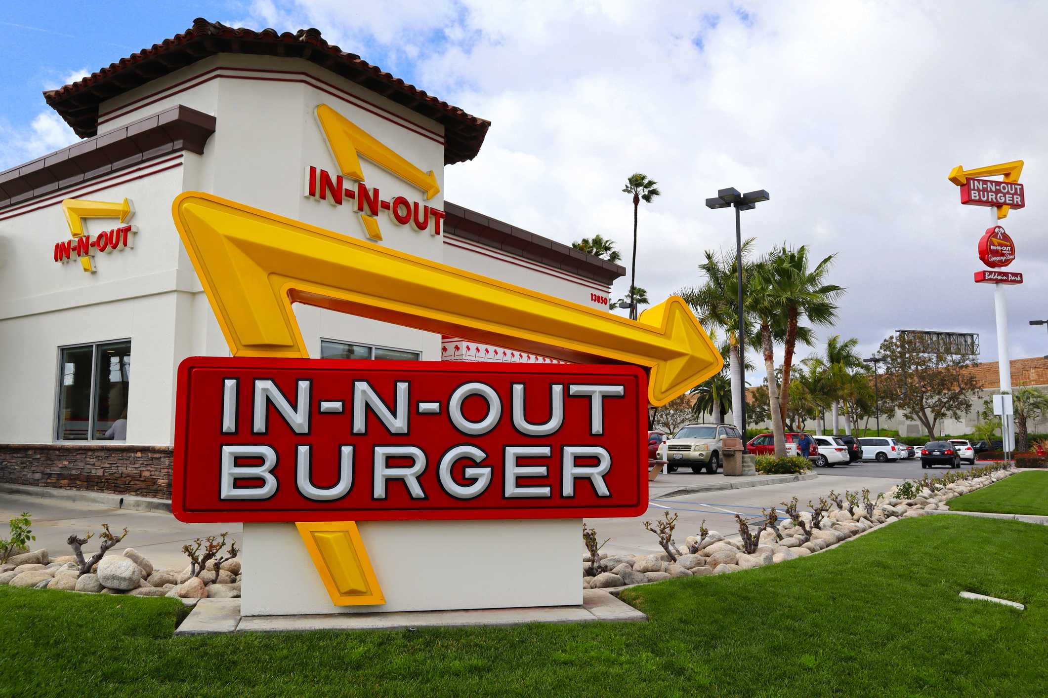 In-N-Out Burger CEO floats 3 additional states for possible expansion — WLWT 5 (Cincinnati)